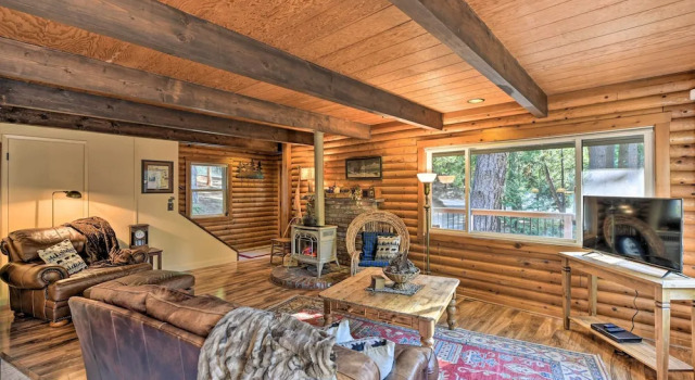 Near Vineyards: Cabin w/ Hot Tub in Pollock Pines!, Buchen Sie Ferienhaus Pollock Pines Kalifornien