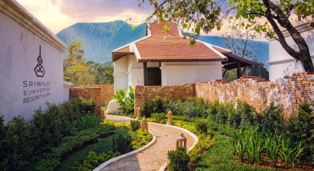 Люкс с балконом Sriwilai Sukhothai