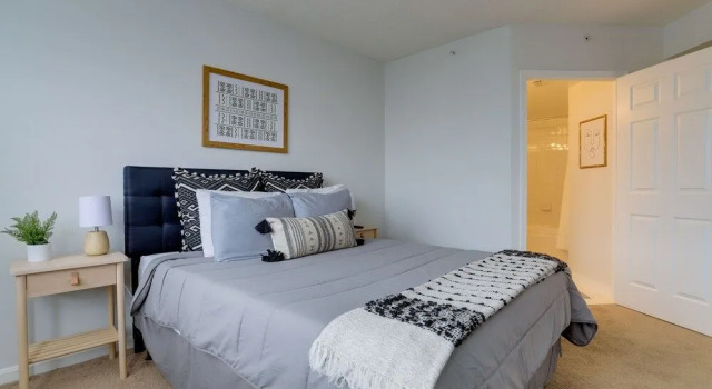 Gorgeous 2 Condo Ballston place w-GYM