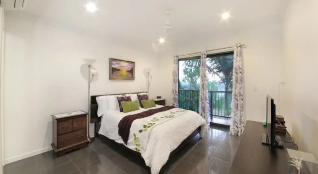 Hilltop Views, Book Hotel Cannonvale 