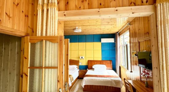 Семейный люкс Ergun Heishantou Rainbow Homestay