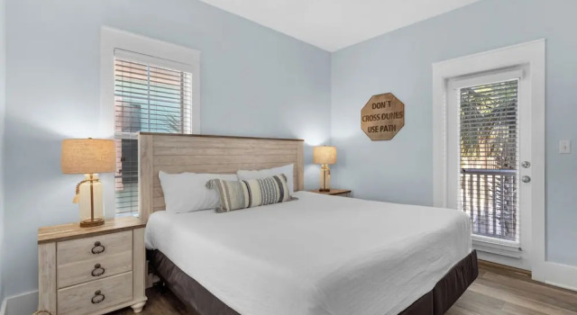 Бунгало с видом на бассейн Dog Friendly @ Bungalows at Seagrove; 2 Blocks to Beach ~ Overlooks Pool/spa