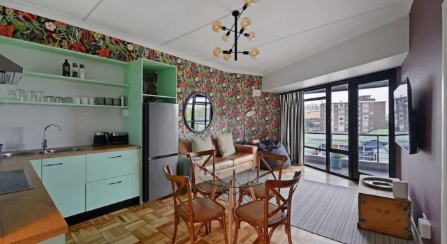 Апартаменты Charming 2-bed Central Green Point Stadium