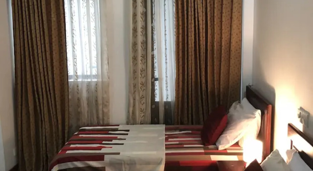 Апартаменты Luxury Hedges Court Residencies Town Hall-2 Room 3 Bed Apartment