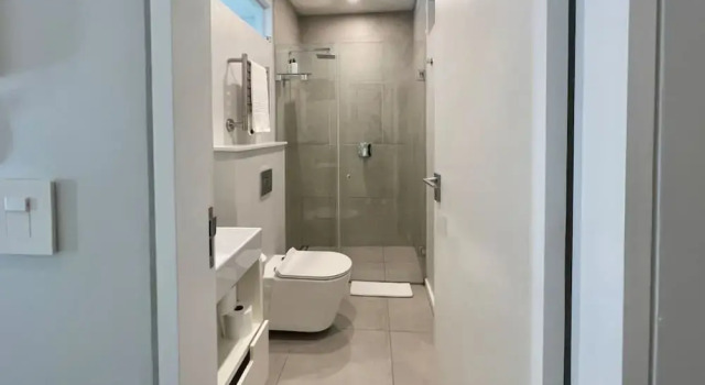 Апартаменты Modern Sea Point Apartment Rooftop Pool