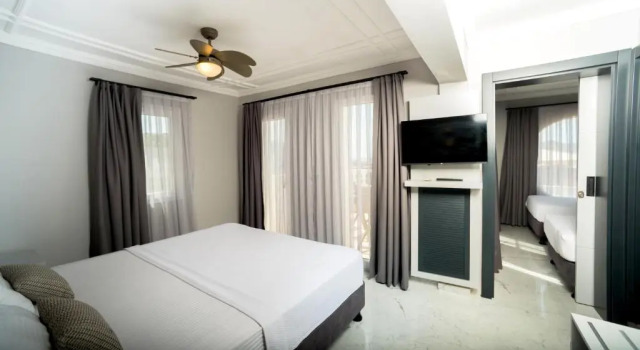 Люкс Art Suites Hotel