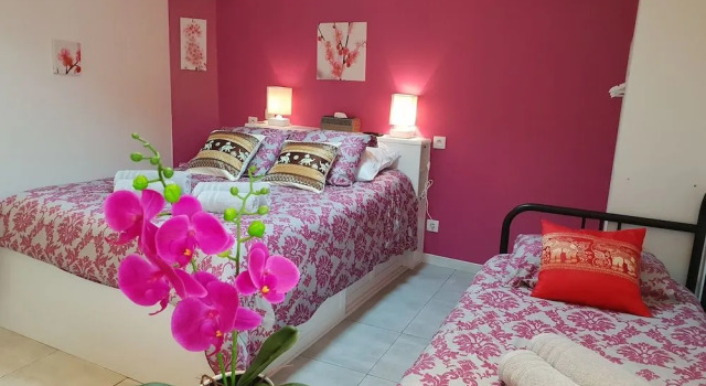 Joli Studio Le Pavachon jardin et terrasse à 3 min du Puy du Fou, Забронировать Отель Лез-Эпес Замок Пюи-дю-Фу