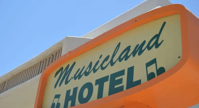 Musicland Hotel, Забронировать Отель СПА-отели Палм-Спрингса, рядом с Camelot Park Family Center, SPA-услуги