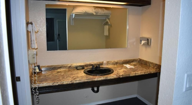 Четырёхместный номер Standard Lighthouse Cove Inn