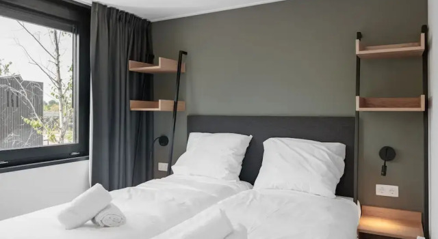 Коттедж Luxurious Lodge in a Holiday Park