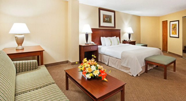 The Ramsey Hotel and Convention Center Pigeon Forge, Забронировать Отель Пиджен-Фордж Great Smoky Mountains National Park, рядом с TopJump Trampoline Park &amp; Extreme Arena