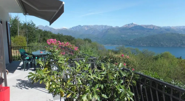 Коттедж с 2 комнатами с видом на озеро Casa Belvedere Stresa