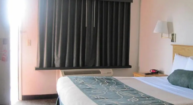 Полулюкс Travelodge by Wyndham Winslow