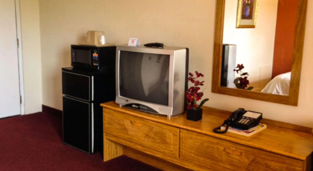 Четырёхместный номер Standard Rodeway Inn Manchester I-90