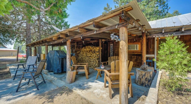 Коттедж Rustic Cabin w/ Patio: 8 Mi to Kings Canyon Park