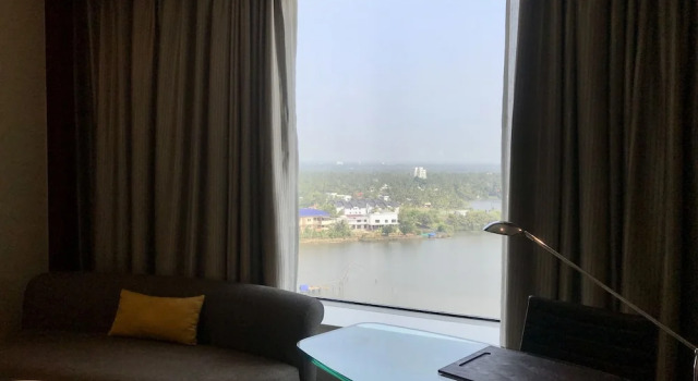 Номер Presidential Crowne Plaza Kochi by IHG