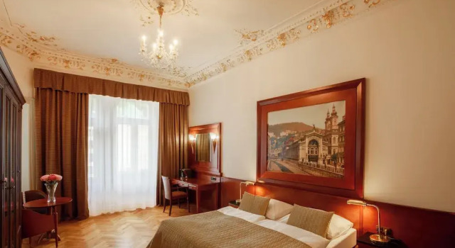 Двухместный номер Deluxe с балконом и с видом на город Hotel Golden Lamb
