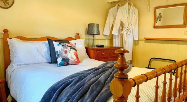 Cherry Plum Cottages, Prenota Hotel Port Fairy Victoria