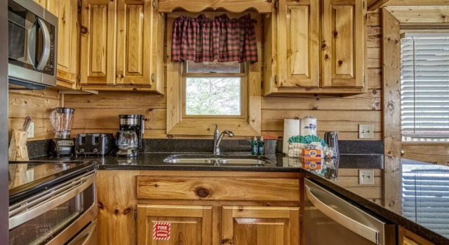 Кровать в общем номере Ern813 - Heavenly View- Great Location! Close To All The Action! 6 Bedroom Cabin by RedAwning