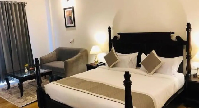 The Hunting Lodge - Luxury Resort in Udaipur, Забронировать Отель Отели штата Раджастхана с бассейном, Бассейн