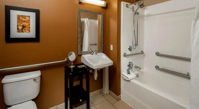 Четырёхместный номер Standard ClubHouse Hotel and Suites