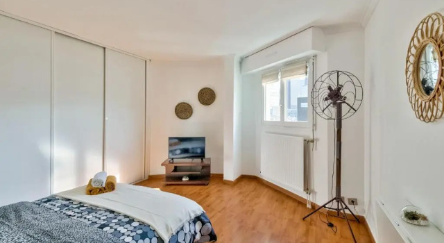 Апартаменты Chic and spacious apart with parking