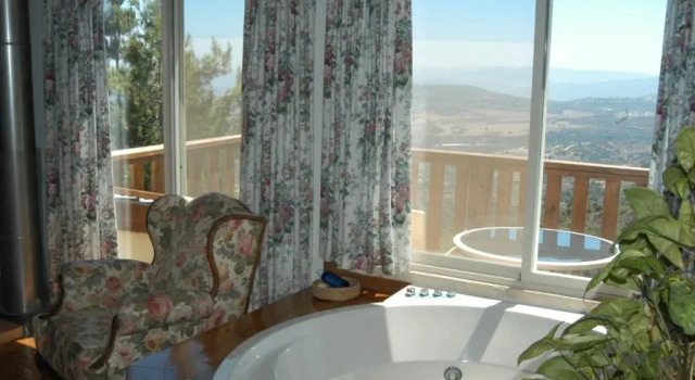 Люкс Deluxe HaSeuda HaAchrona Suites