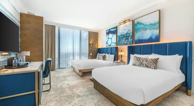 Четырёхместный номер Deluxe Omni Fort Lauderdale Hotel