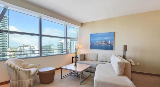 Lively 1BR in Brickell by Sonder, Varaa Hotelli Hotellit Miami Beach uima-altaalla, Uima-allas