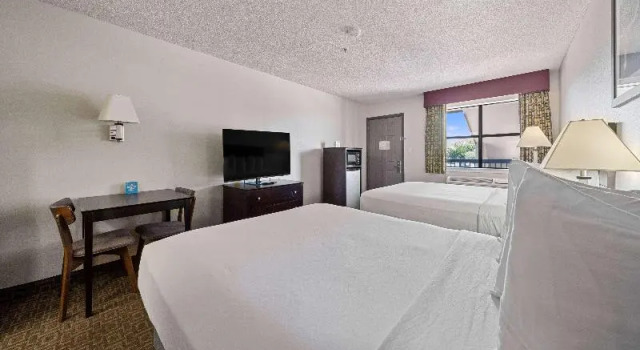 Номер Standard с балконом Days Inn by Wyndham Round Rock