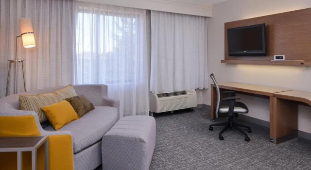 Двухместный люкс c 1 комнатой Country Inn & Suites by Radisson, Brown Deer - Milwaukee North