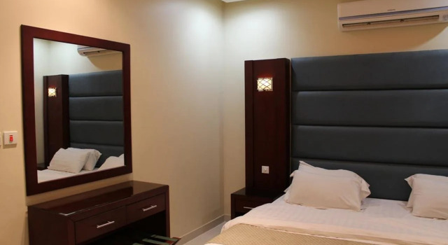 شقه بغرفه وصاله دور ارضي, Buchen Sie Ferienwohnung Provinz Riad Provinz Riad