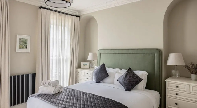 A Grand Four Bedroom Townhouse at Knightsbridge