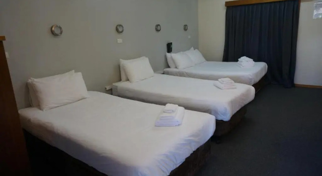 Четырёхместный номер Standard Gosford Inn Motel