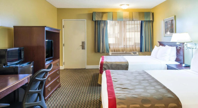 Ramada by Wyndham West Sacramento Hotel and Suites, Забронировать Отель Уэст-Сакраменто штат Калифорния