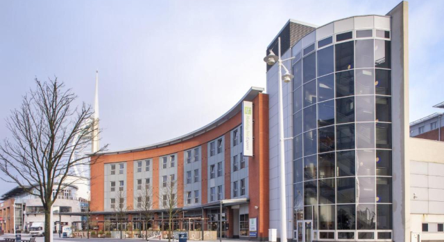 Holiday Inn Express Portsmouth Gunwharf Quays by IHG, Забронировать Отель Отели Портсмута с бассейном, рядом с Portsmouth Combined Courts Centre, Бассейн