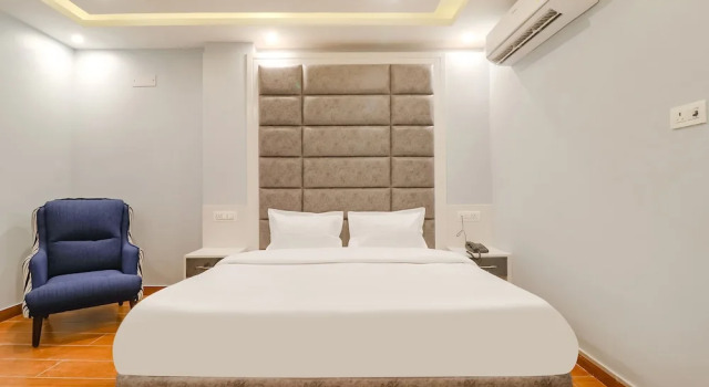 Номер Premium FabHotel Prime AV Royale