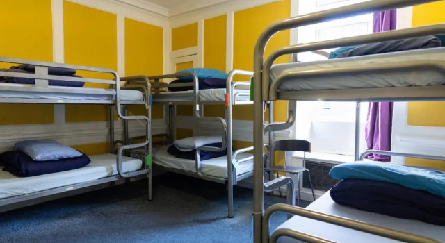 Кровать в общем номере (женский номер) Bath Backpackers