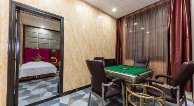 Jiuhuan Holiday Hotel, Prenota Hotel Huanggang 