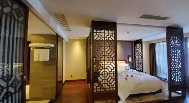 Люкс Deluxe Zhangzhou Longjia Hotel