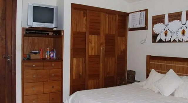 Casa 4 suites a 200m da Rua das Pedras