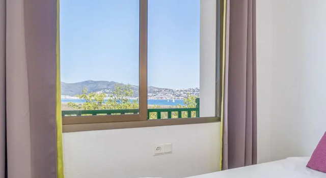Apartment in Empuriabrava Near Sandy Beach