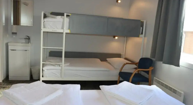 Четырёхместный номер Economy Höfn Hostel