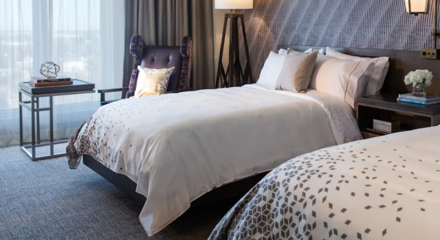 Четырёхместный номер Executive Renaissance Waterford Oklahoma City Hotel