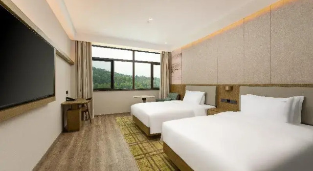 Четырёхместный номер Standard Holiday Inn Jiuhua Mountain Hot Spring by IHG