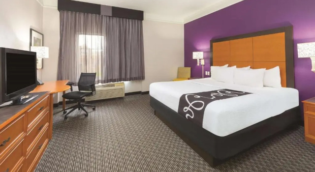 Номер Standard La Quinta Inn & Suites by Wyndham University Area Chapel Hill