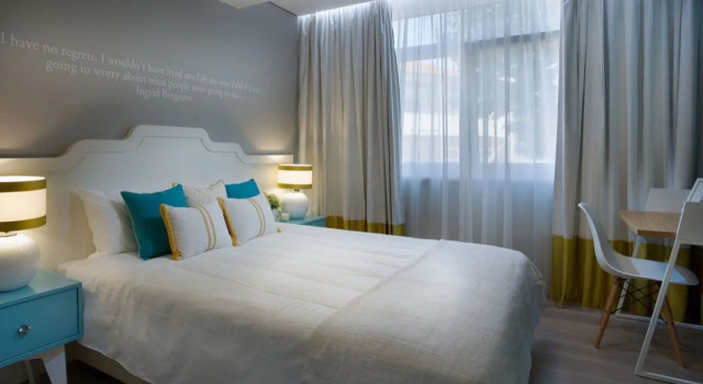 Chic Studios, Забронировать Отель Отели Пареде с бассейном, Бассейн