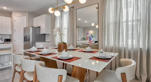 Luxury 5 Bedroom Home 10 Minutes From Disney