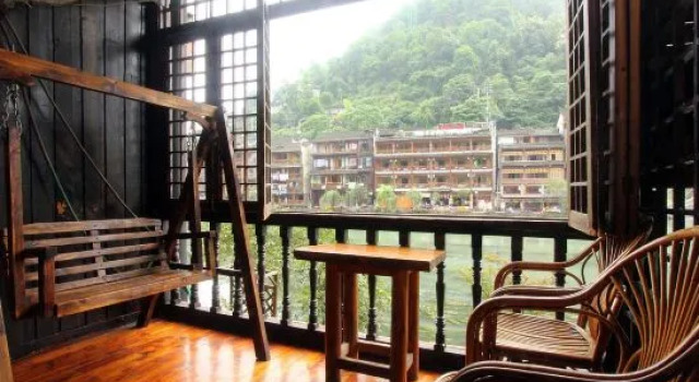 A Good Year, Rezerwuj Hotel Xiangxi Hunan