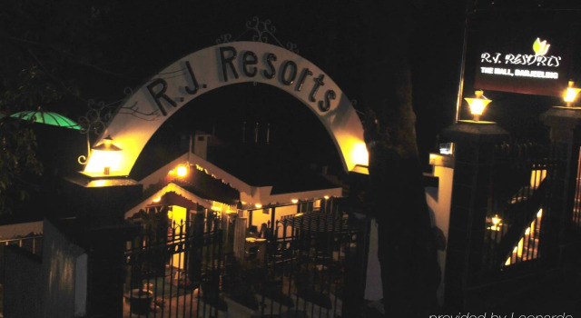 R.J. Resort, Забронировать Курортный отель Отели Дарджилинг 3 звезды, рядом с Храм Махакал Мандир, 3*